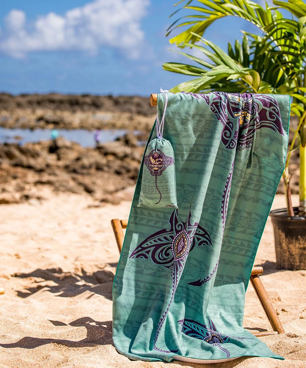 Maui Legend - Microfiber Beach Towel 4 Maui Legend - Microfiber Beach Towel - Image 4